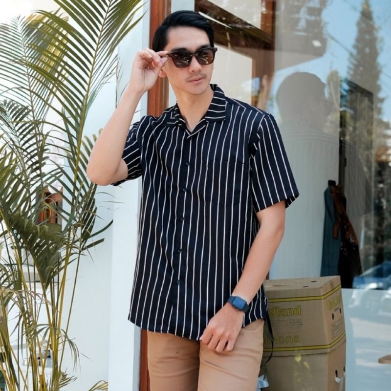 MUST Kemeja Stripe Pria Casual Lengan Pendek Hem Salur Cowok Kekinian