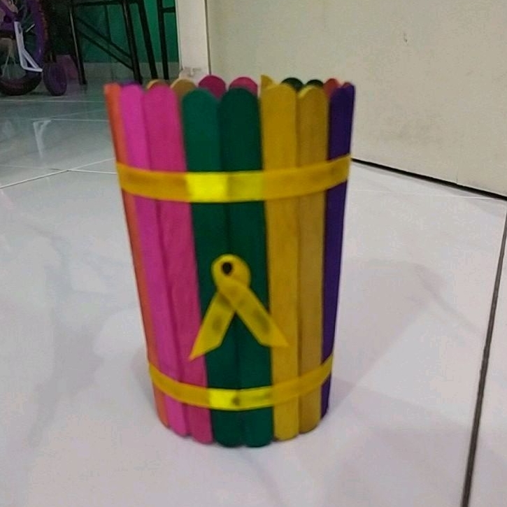 prakarya tempat pensil dari botol bekas dan stik es krim - prakarya stik es krim- pot dari botol bek