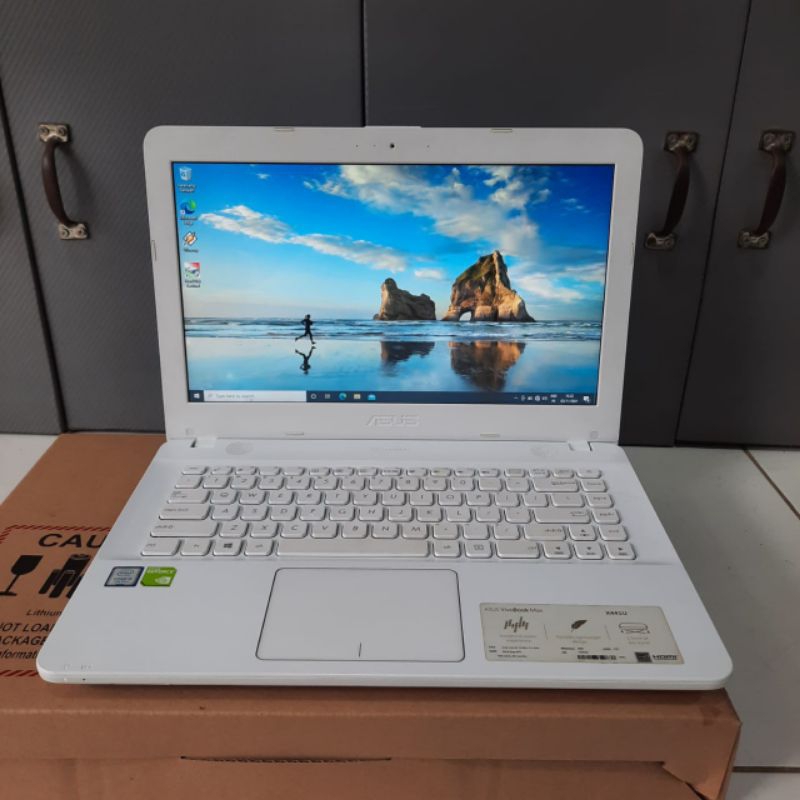 Laptop  Asus X441UV Cor i3-6006U Ram 8GB/SSD 256Gb / HDD 500GB dobleVga Nvdia Geforce 920Mx dedicated 2GB Windows 10 desain editing siap pakai