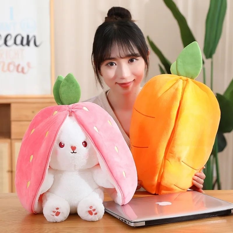 Mainan Boneka Kelinci Strawberry Mewah Flip Lucu Rabbit Berubah Bentuk jadi Stroberi dan Wortel