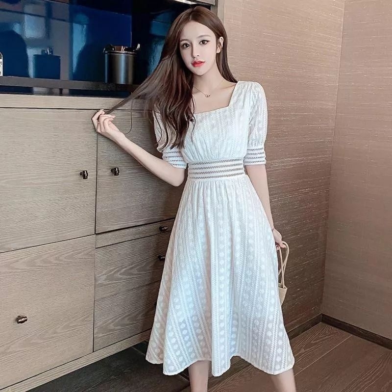 DRESS IMPORT PANJANG PUTIH MOTIF BUNGA FLORAL PINGGANG KECIL LANGSING TERLIHAT KURUS ROK LUTUT KEBAWAH PANJANG WANITA DEWASA CANTIK GADIS MUDA BELIA LEHER PERSEGI SQUARE NECK BAHAN PREMIUM SUPER