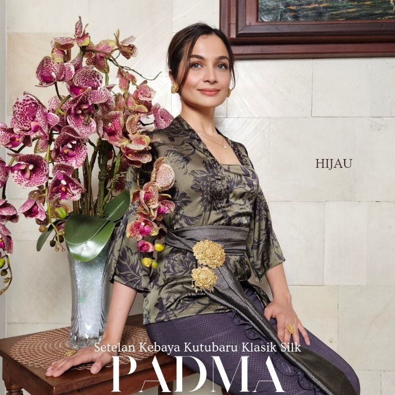 Setelan Kebaya Kutubaru Klasik Lengan Lonceng Arman Silk PADMA