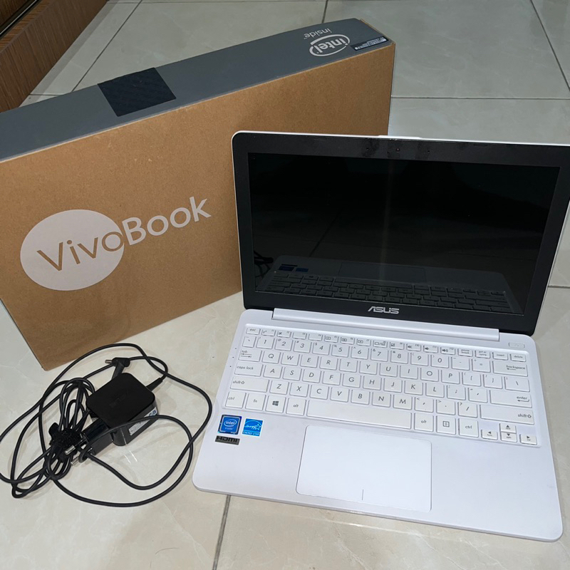 LAPTOP NOTEBOOK ASUS VIVOBOOK E203MAH 4GB 11.6" 500GB WINDOWS 10 SECOND SEKEN