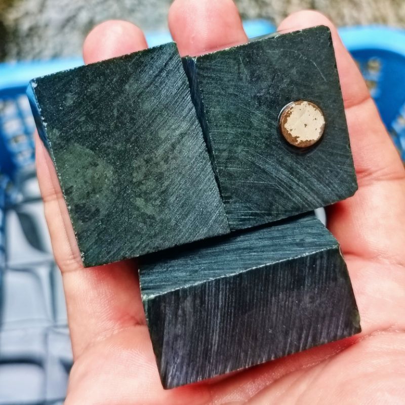 ROUGH BAHAN BATU AKIK NATURAL BLACK JADE LENGKET MAGNET