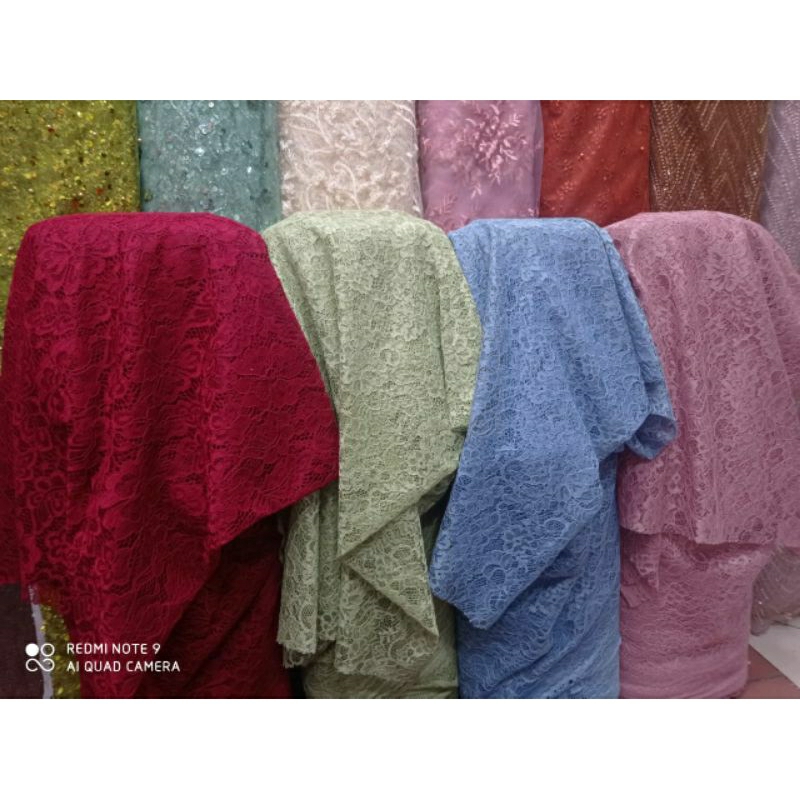 kain brukat. kain brokat. bahan kebaya. kain kebaya