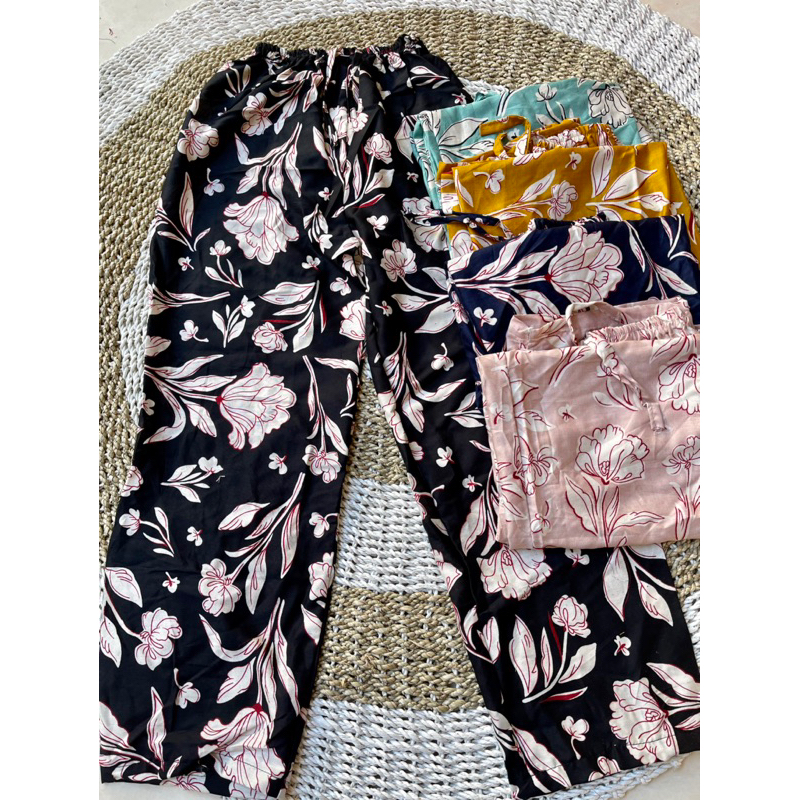 Celana panjang motif dahlia