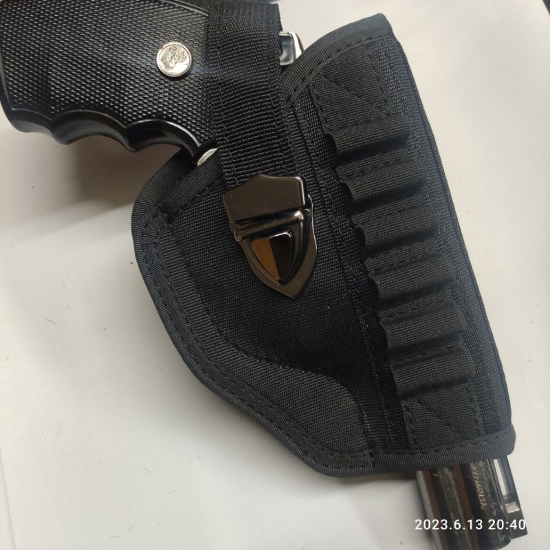 holster Revolver hitam