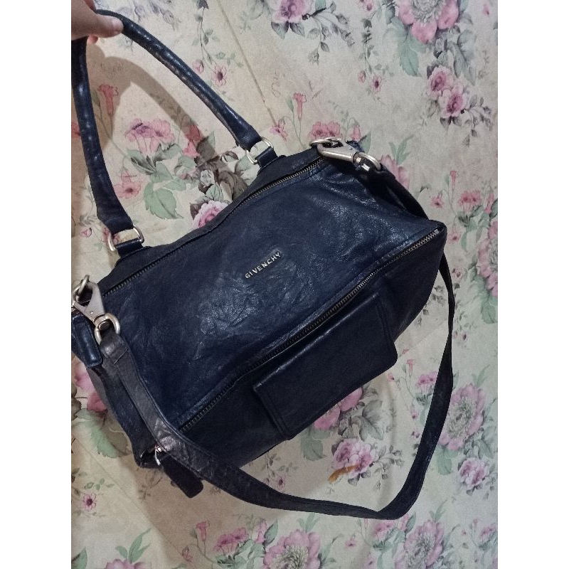 GIVENCHY Pandora Preloved Bernoser