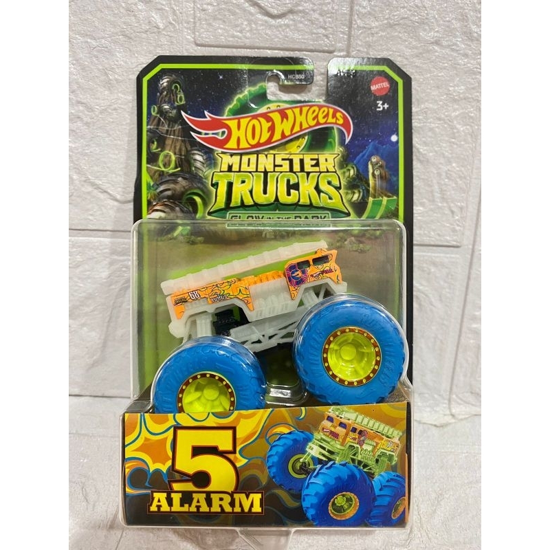 HOT WHEELS MONSTER TRUCKS GLOW IN THE DARK 5 ALARM TERBARU 2023