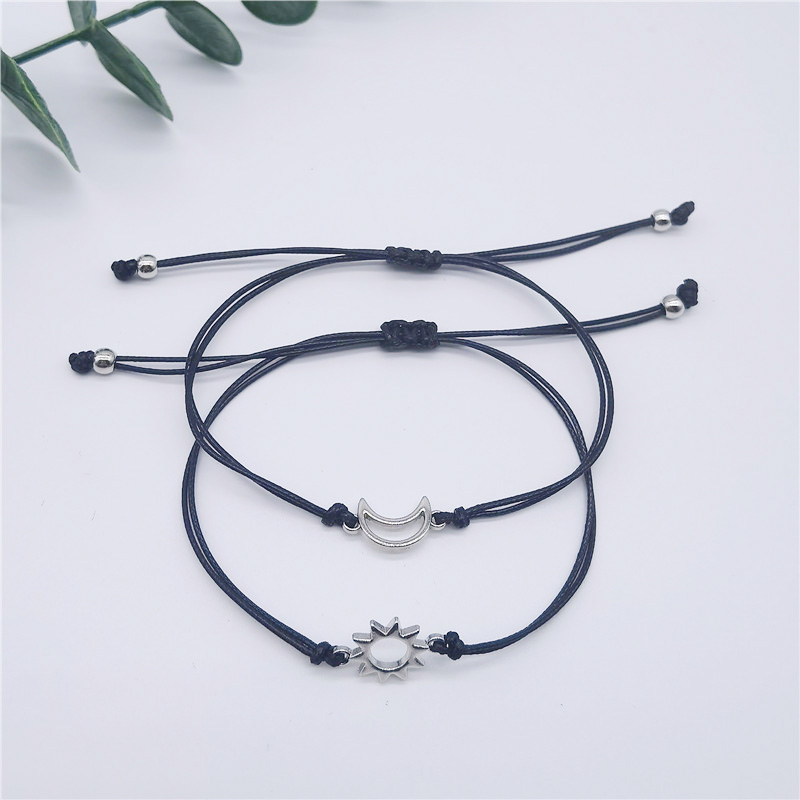 COD 2Pcs Unisex Moon Sun Style Adjustable Couple Gelang Aksesoris Hadiah Teman/1 Pasang Gelang Couple Hitam Pasangan Love Astronaut Adjustable Tali Kartun Lucu Fashion Pria Dan Wanita Perhiasan Aksesoris-Totall