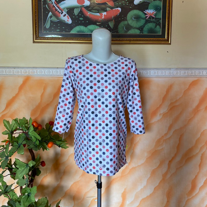 Preloved Kaos Ripped Lengan Panjang