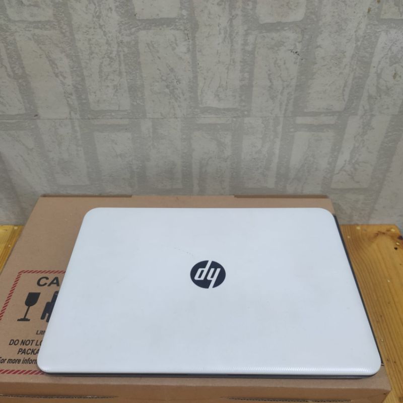 Laptop HP 14-ac139tx,Intel Core i3-5005U Ram 4Gb/HDD 500Gb  Dual vga Amd Radeon R5 M330 2GB  Layar 14 inch Windows 10