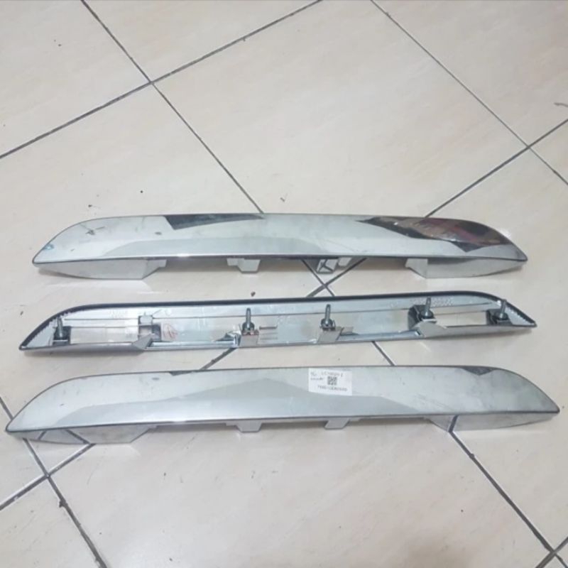 Trunklid belakang untuk pemakaian toyota Sienta original