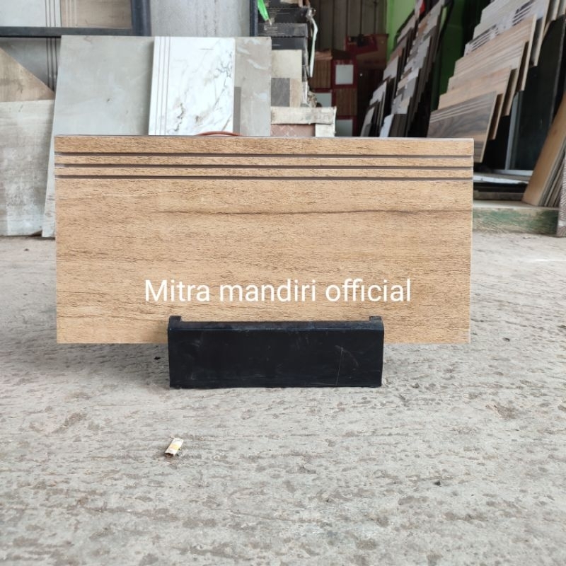Granite tangga pijakan 30x60 Aliza brown