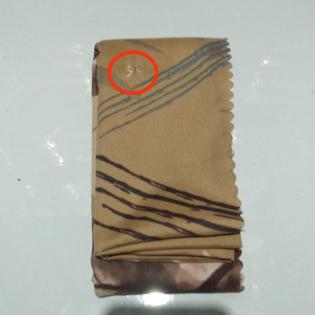 HIJAB SEGIEMPAT VOAL MOTIF RIJEK HALUS DIKIT