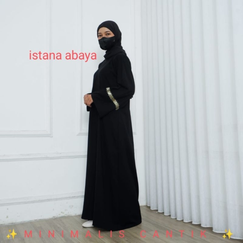 abaya gaun umbrella dg aksen mata blink2 ditangan dipadu pita emas nagita cantik Kak