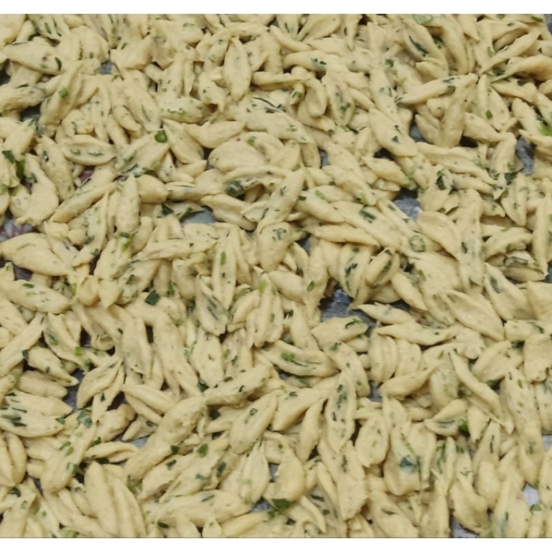 kue bawang gunting 250 g/cemilan gurih dan renyah/kue bawang enak