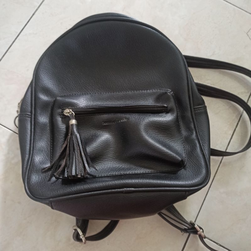 Tas Ransel hitam femmebravile