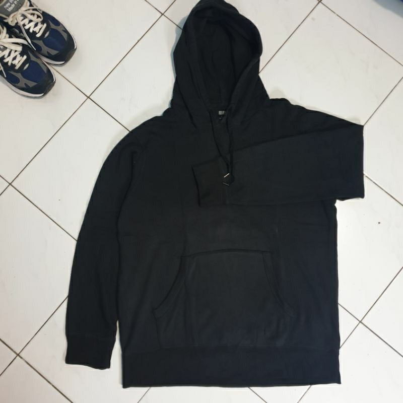 Hoodie Second Uniqlo Hitam Pekat