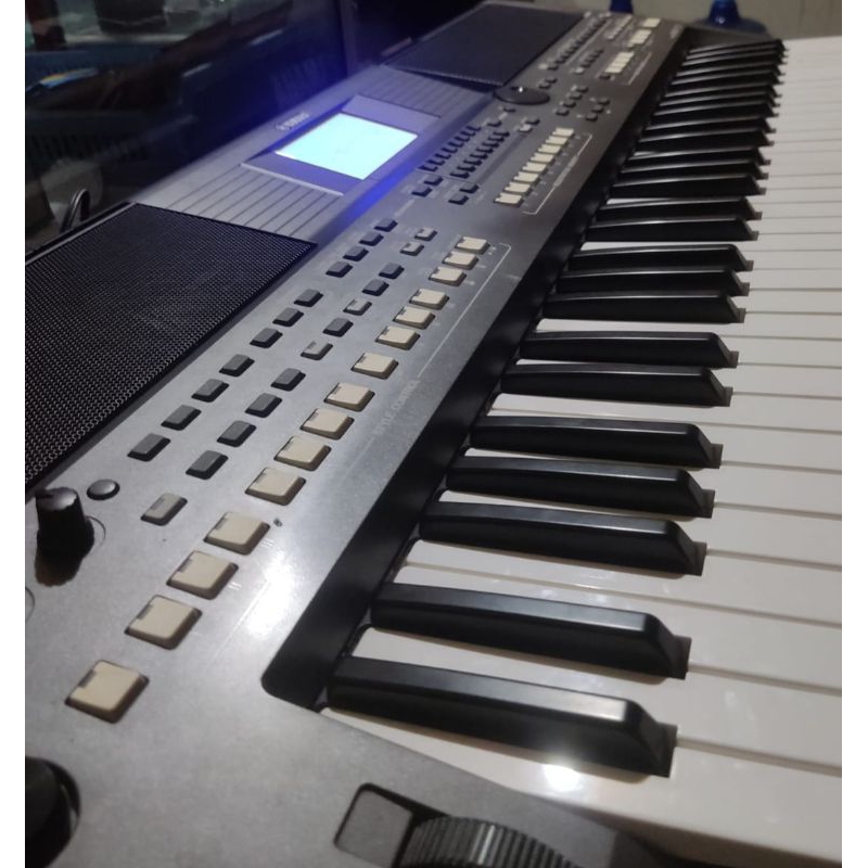 Keyboard Yamaha PSR S-670.