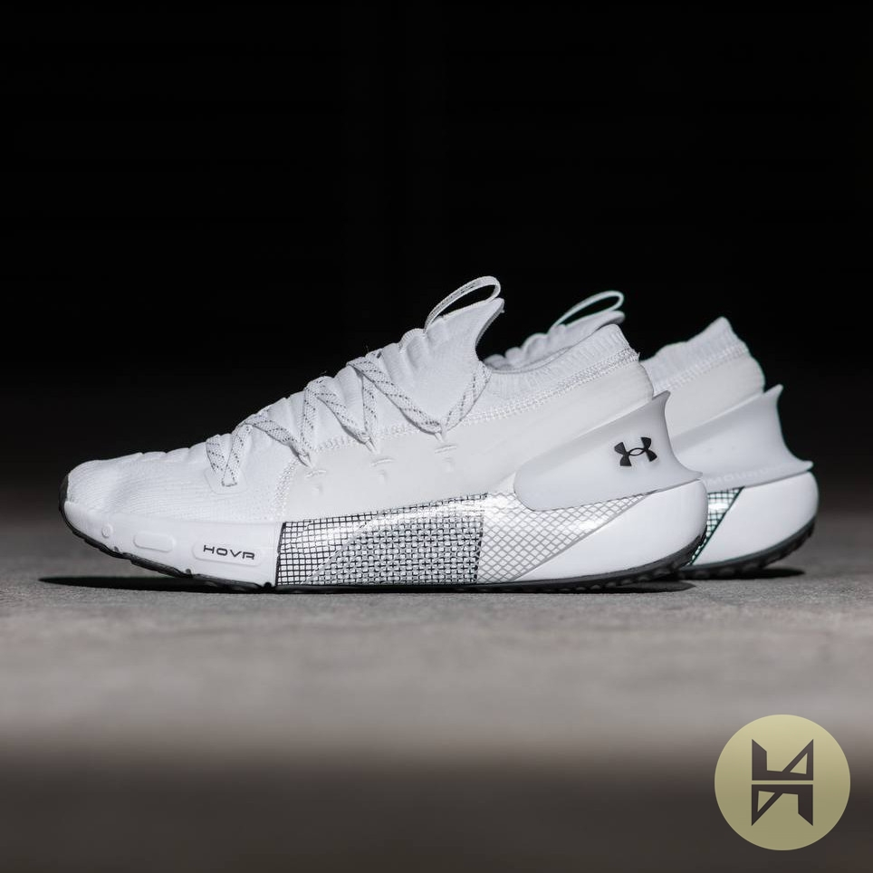 Sepatu Sneaker Running Pria Under Armour Hovr Phantom White Black Original