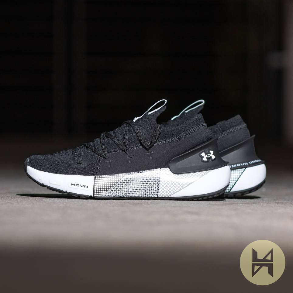 Sepatu Sneaker Running Pria Under Armour Hovr Phantom 3 Black White Original