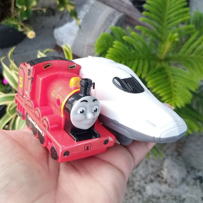 Paket 2 Mainan / Pajangan Figure Kereta Thomas & Tomy Toys Bekas