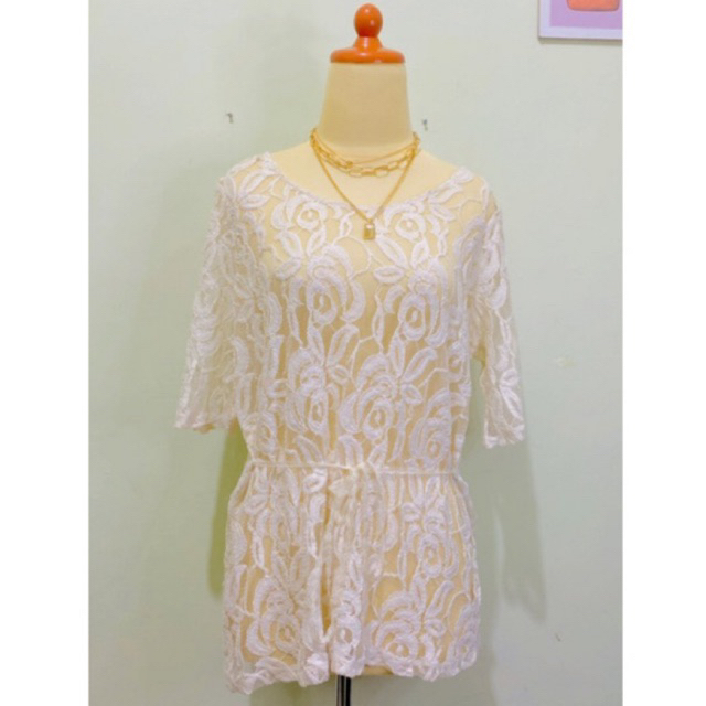 Atasan outer cardigan blouse brukat brokat prada warna putih gading putih ulang broken white - White