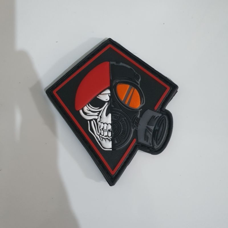 patch rubber logo tengkorak baret merah kopassus / tempelan emblem karet velcro