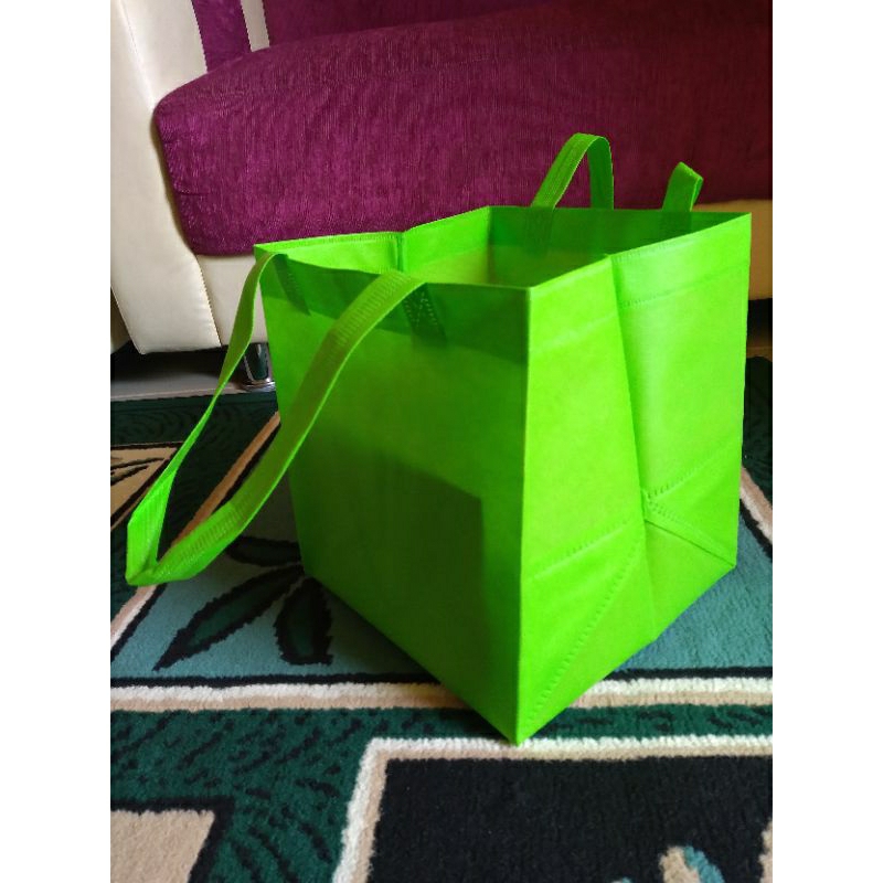 

tas box lebar 22x22cm tinggi 25cm/tas hajatan/tas box nasi/tas box kue ( lusinan)