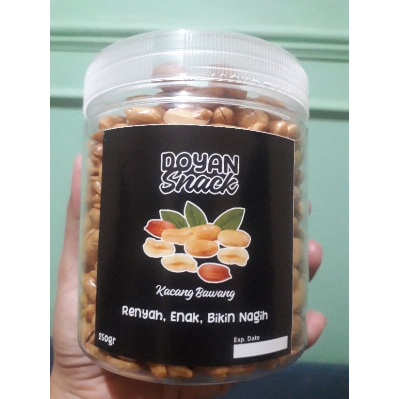 

CEMILAN KACANG BAWANG GORENG RENYAH by DOYAN SNACK