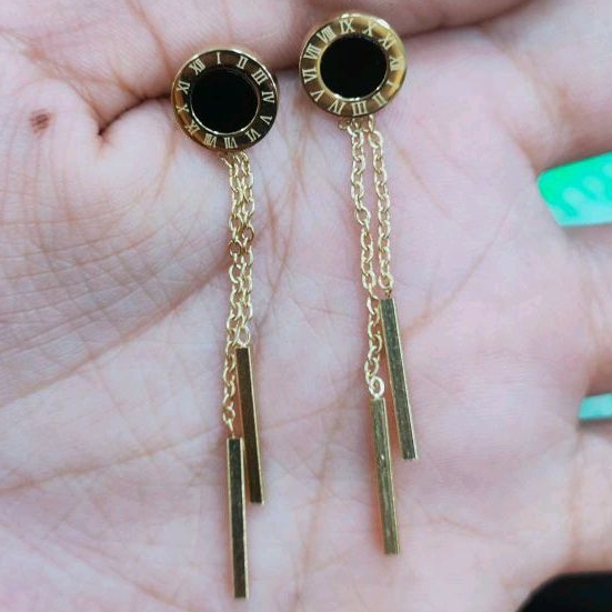 anting titanim juntai mata hitam