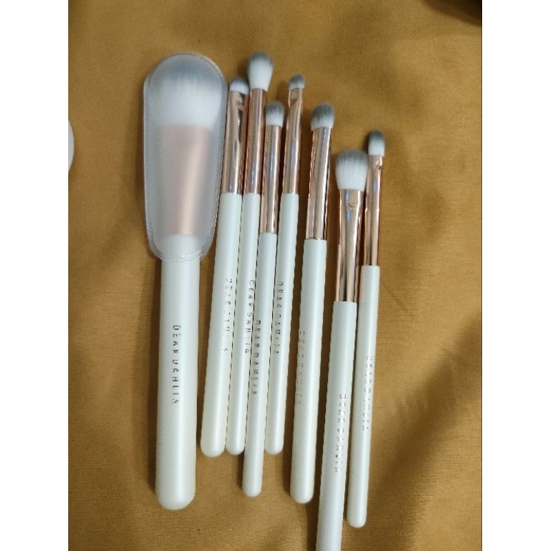 Dear Dahlia Brush Makeup