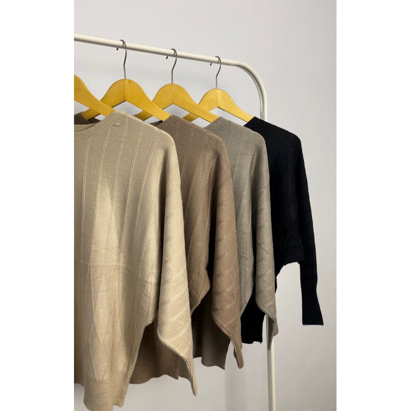 NONA TUKUBUU - Batwing rajut / kaos over size rajut