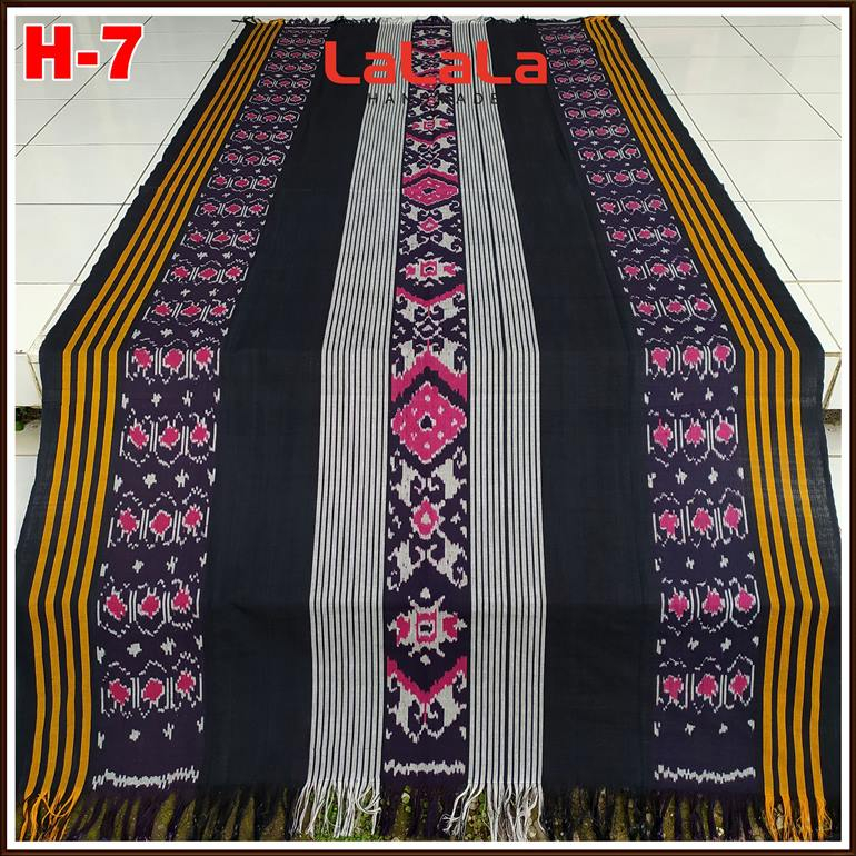 Kain Tenun Ikat Blanket Etnik Dayak Toraja Lombok Sumba Flores Troso Jepara Bali NTT Indonesia