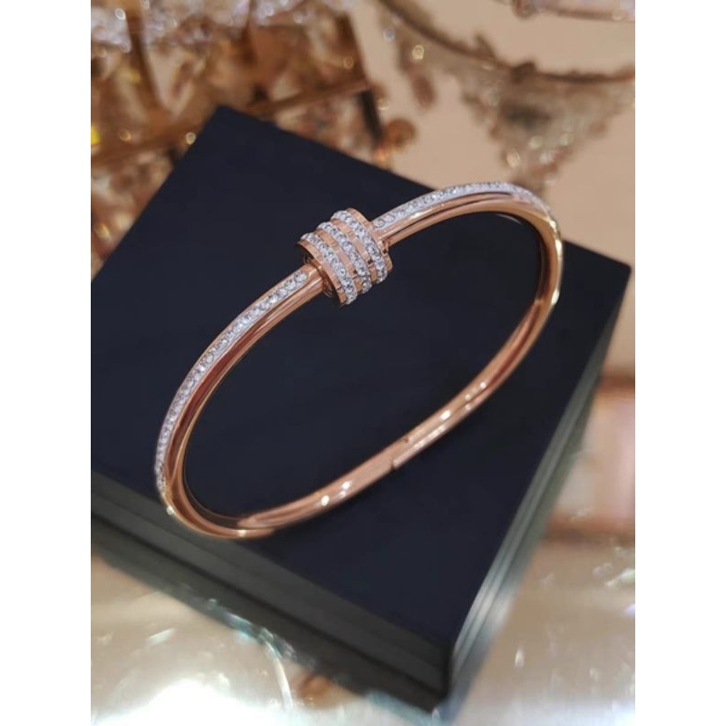 gelang bangle titanium fashion bukaan tengah di putar