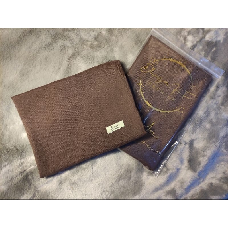 Hijab Segi Empat Wallnut By DhiyaHF