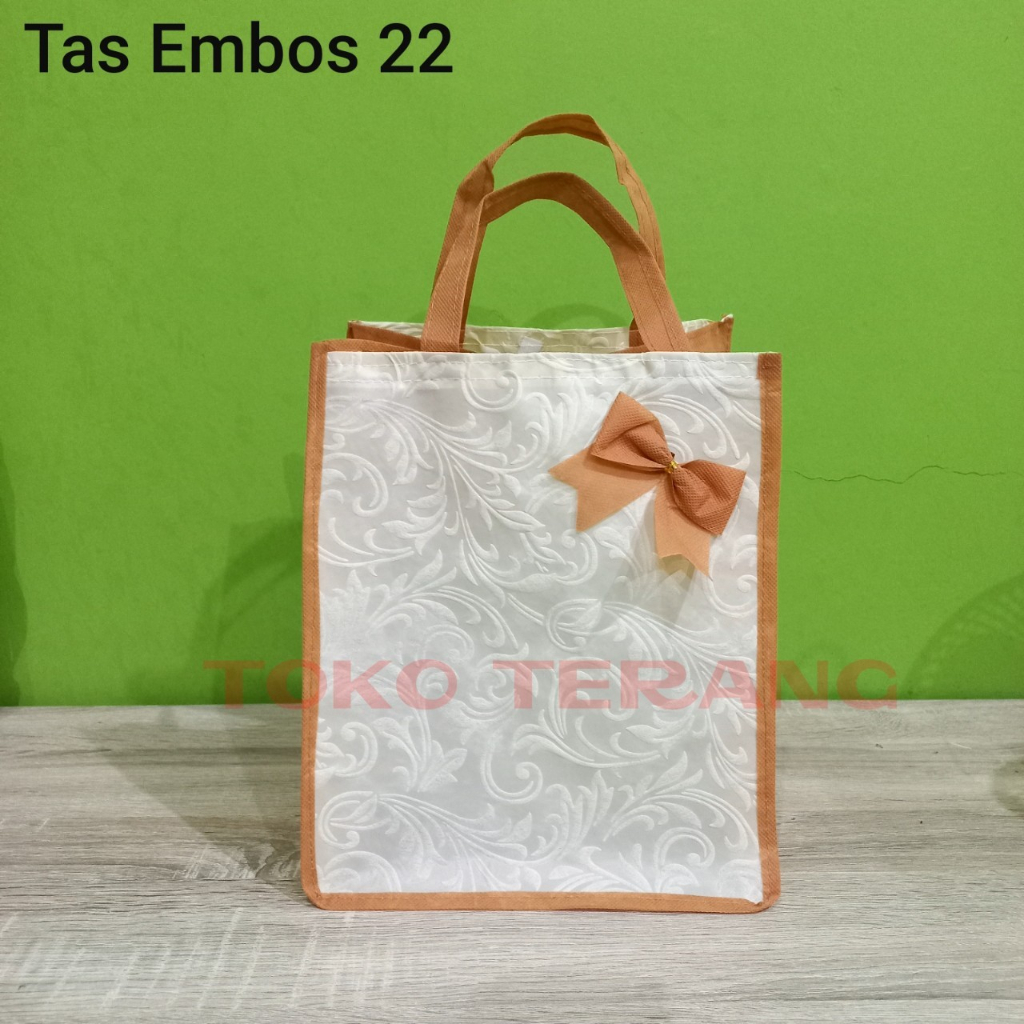 

Tas embos 22 tas kain tas spunbond/ tas hajatan / tas berkatan