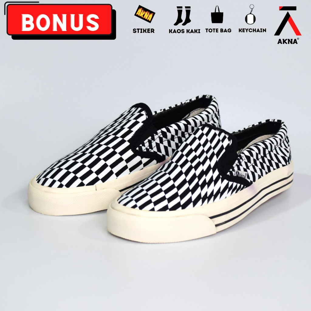 SEPATU AKNA SLIP ON RUCAT BLACK WHITE