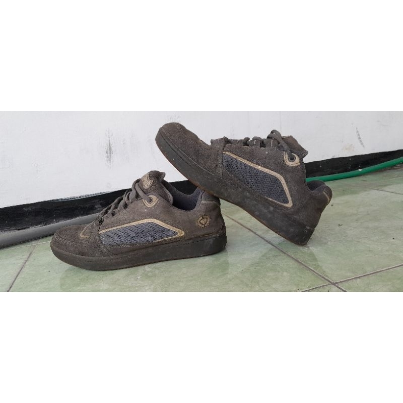 Sepatu Skate Skateboard Circa 43