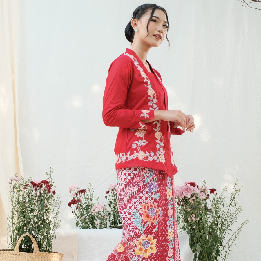 Kebaya Encim Bordir Lengan Panjang Meradelima Katun Jepang Merah