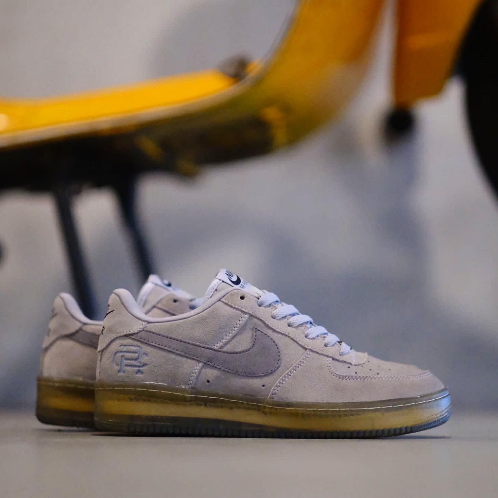 NIKE AIR FORCE 1 REIGNING CHAMP GREY