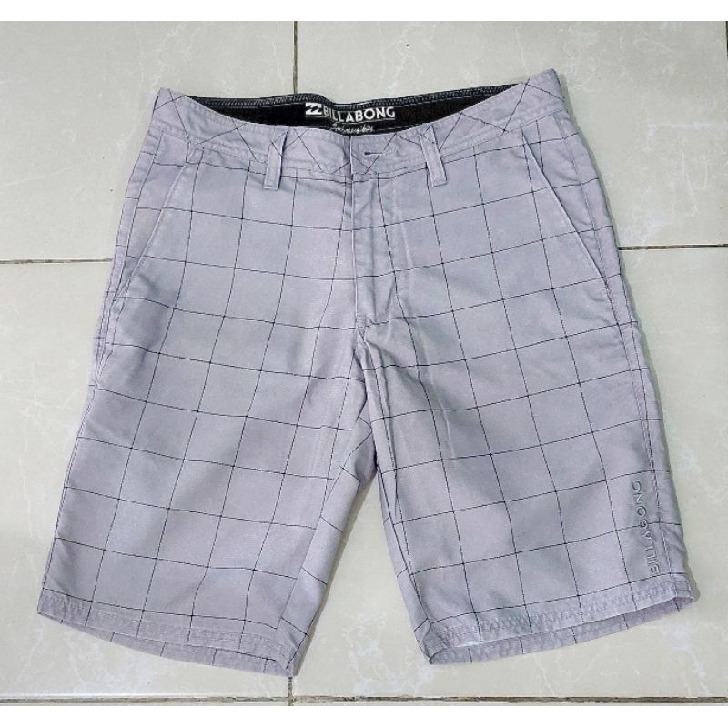 PRELOVED Celana Pendek Bermuda Billabong size 30