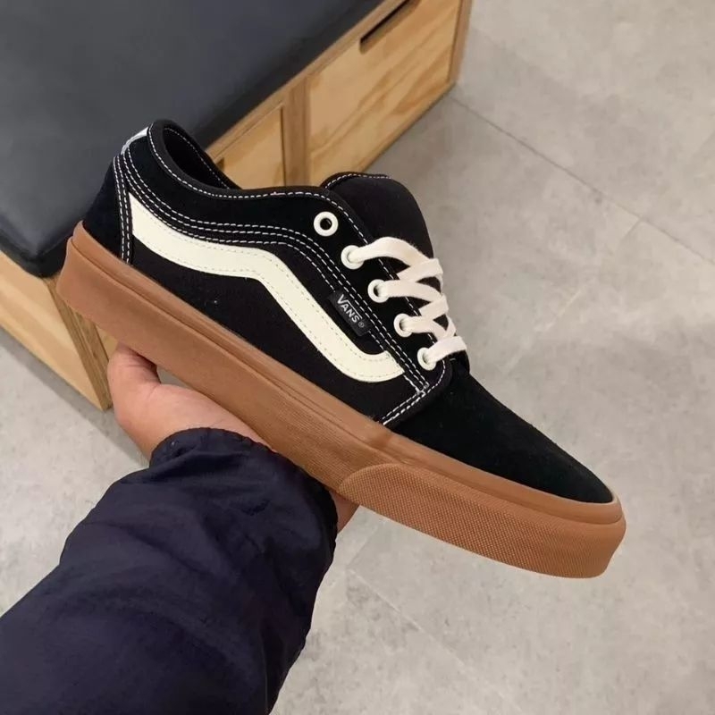 SNEAKERS CHUKKA LOW SIDESTRIPE BLACK GUM SOLE BNIB ORIGINAL
