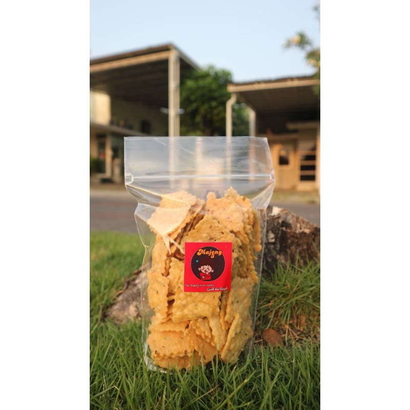 

keripik bawang jeruk purut/200 gram/keripik bawang gurih/keripik pangsit