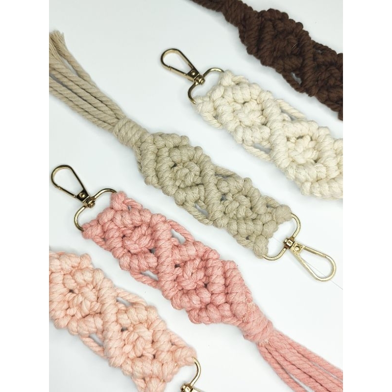 macrame keychain souvenir