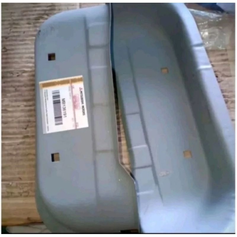 injekan kaki L300 pijakan kaki L300 batok tangga L300 ORI KTB MITSUBISHI plat tangga L300 panel step