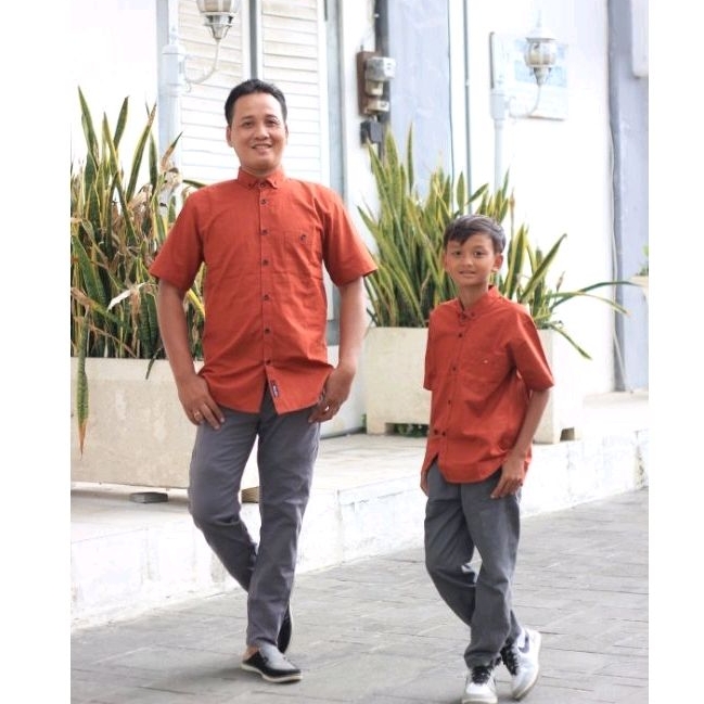 KEMEJA COUPLE AYAH &amp; ANAK WARNA MERAH BATA KATUN SIGARET PREMIUM (HARGA SATUAN)