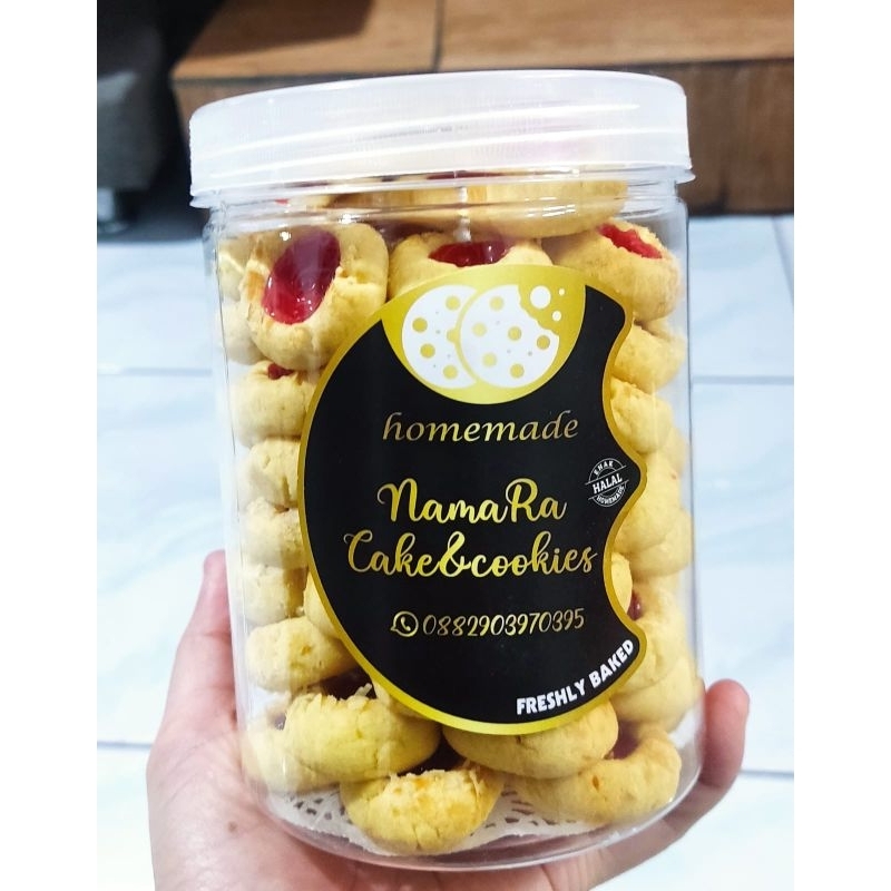 

Thumbprint cookies strawberry kemasan toples 800ml& 600ml