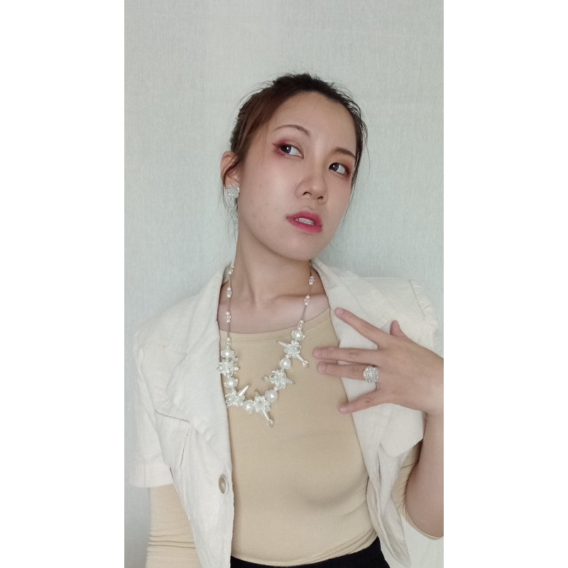 Ginela Crystal Pearl Flowery Necklace Kalung Bunga Kristal Mutiara Korea Hijab Friendly Kalung Panjang